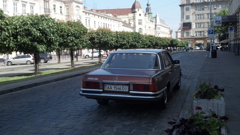 Mercedes-Benz S-Class 4