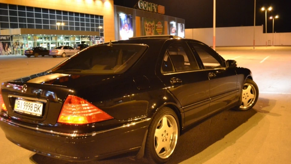 Mercedes-Benz S-Class 4