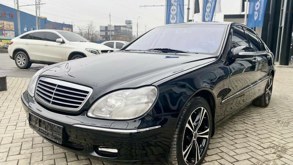 Mercedes-Benz S-Class 4