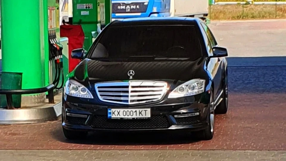 Mercedes-Benz S-Class 3