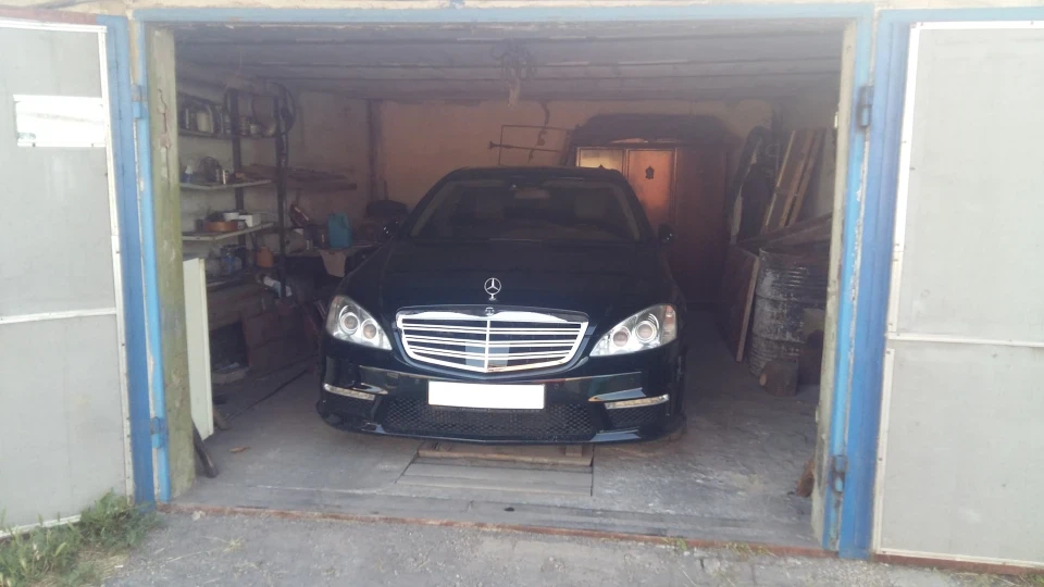 Mercedes-Benz S-Class