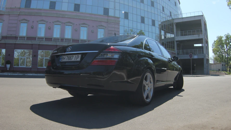 Mercedes-Benz S-Class 4