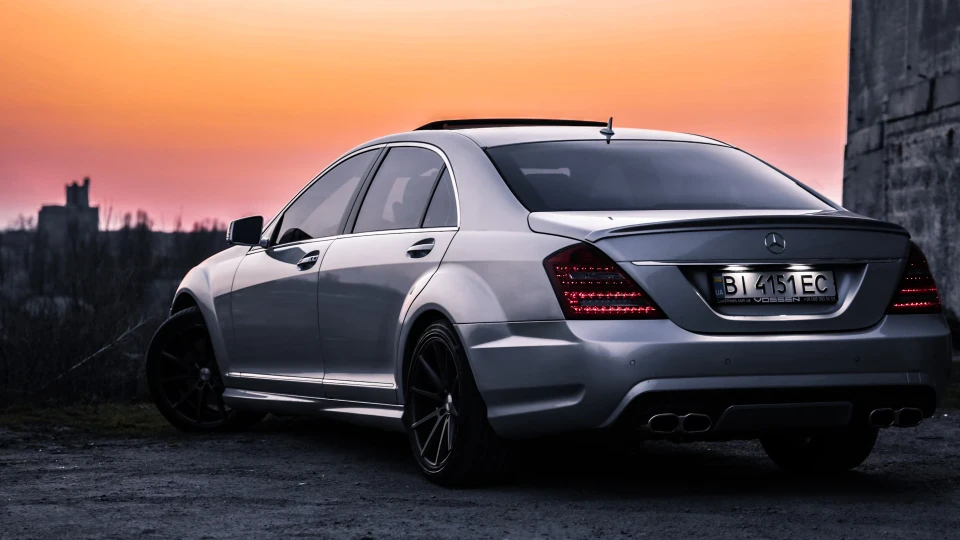 Mercedes-Benz S-Class 4