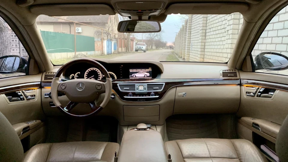 Mercedes-Benz S-Class 4