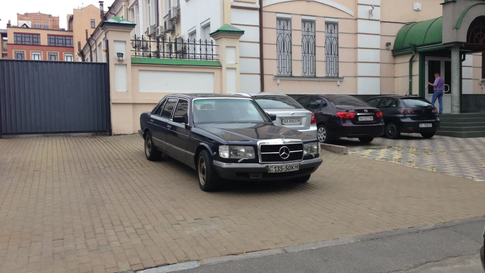 Mercedes-Benz S-Class 280 SEL