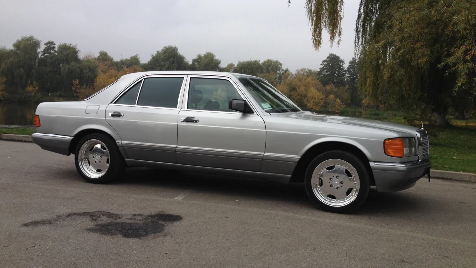 Mercedes-Benz S-Class 500 SE 4