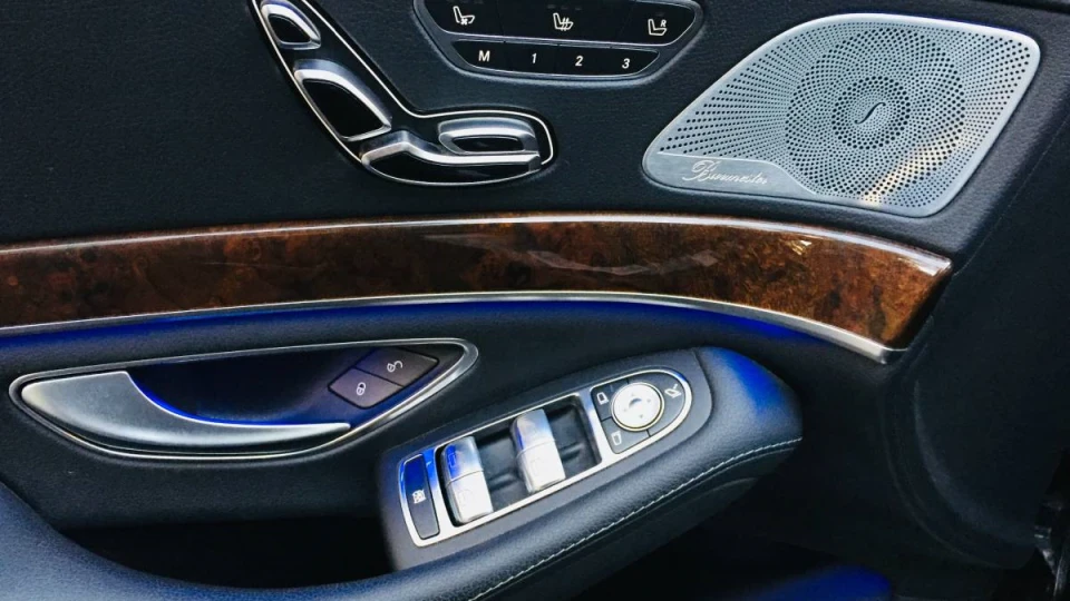 Mercedes-Benz S-Class 550