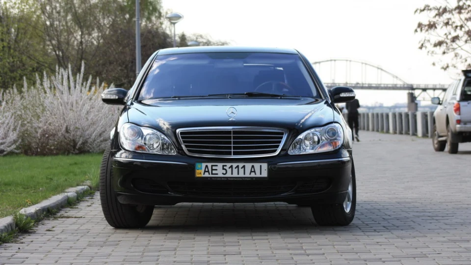 Mercedes-Benz S-Class Чорний 220-й