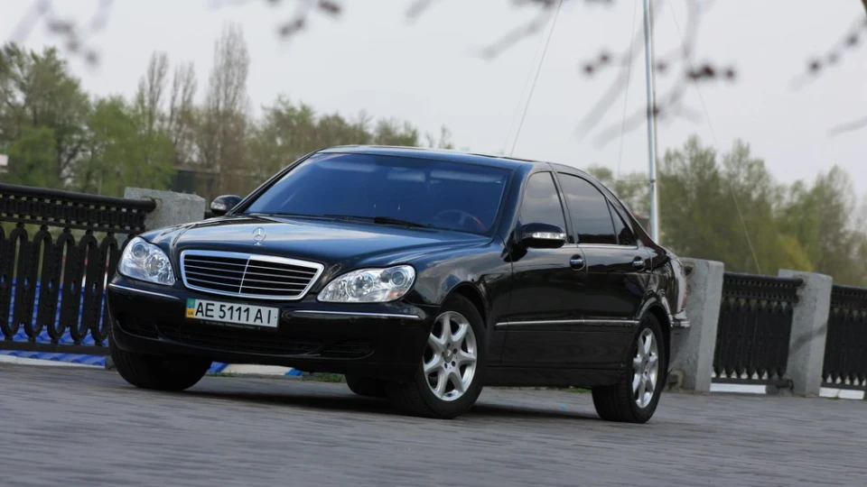 Mercedes-Benz S-Class Чорний 220-й 2