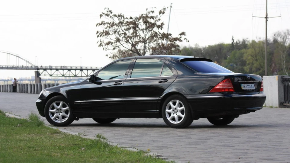 Mercedes-Benz S-Class Чорний 220-й 4