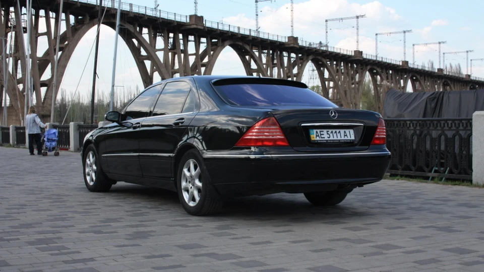 Mercedes-Benz S-Class Чорний 220-й 5