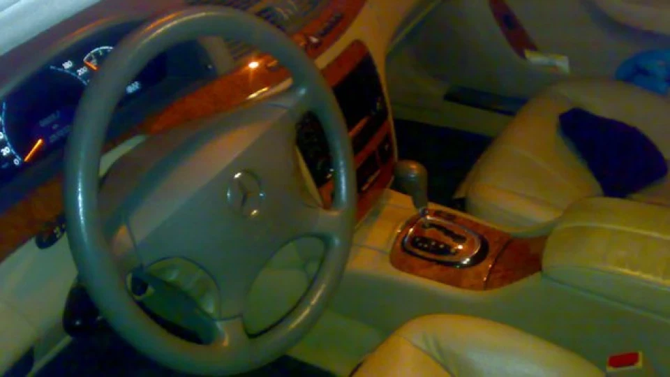 Mercedes-Benz S-Class Чорний мерсик)
