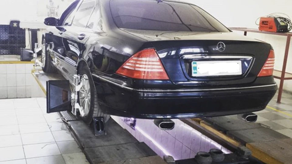 Mercedes-Benz S-Class Чорний володар