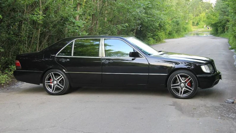 Mercedes-Benz S-Class S600 V12 4