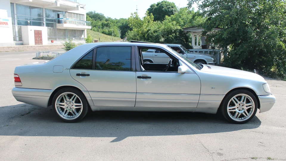 Mercedes-Benz S-Class V12 from Japan 3