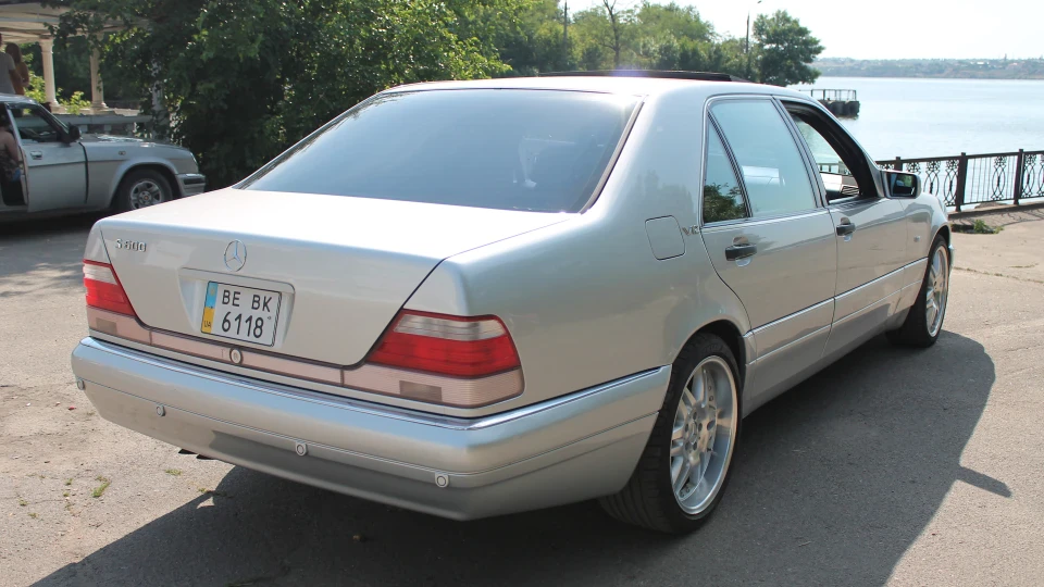 Mercedes-Benz S-Class V12 from Japan 5