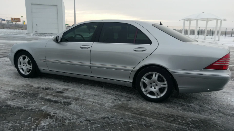 Mercedes-Benz S-Class w220 3