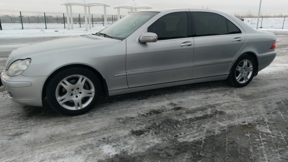 Mercedes-Benz S-Class w220 4