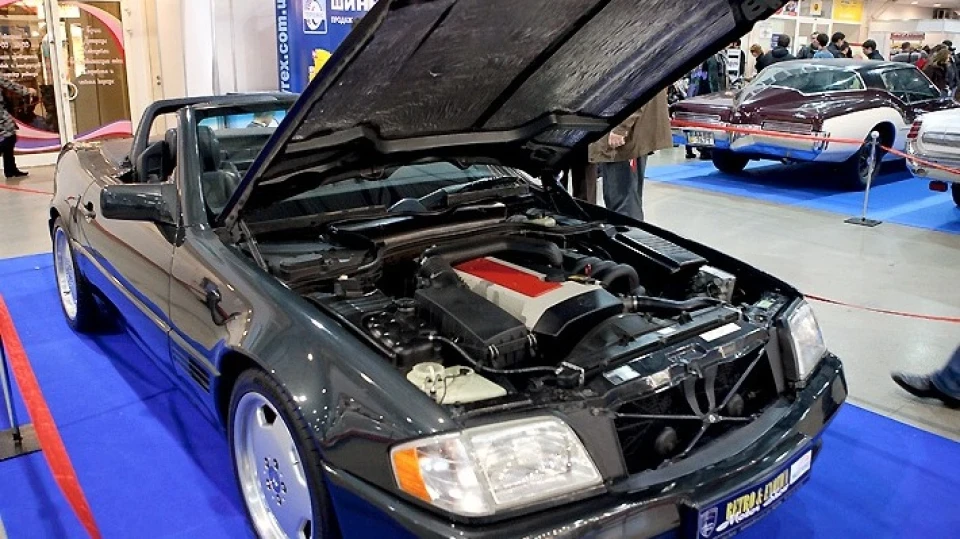 Mercedes-Benz SL-Class 320 AMG 2