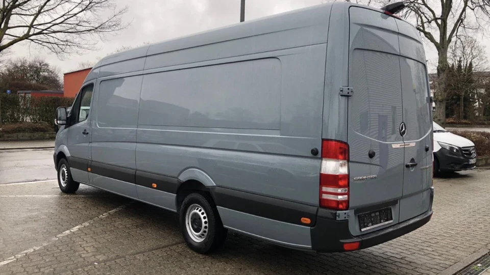 Mercedes-Benz Sprinter 4