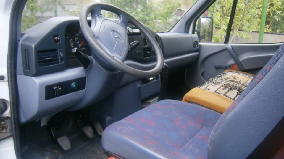Mercedes-Benz Sprinter 4