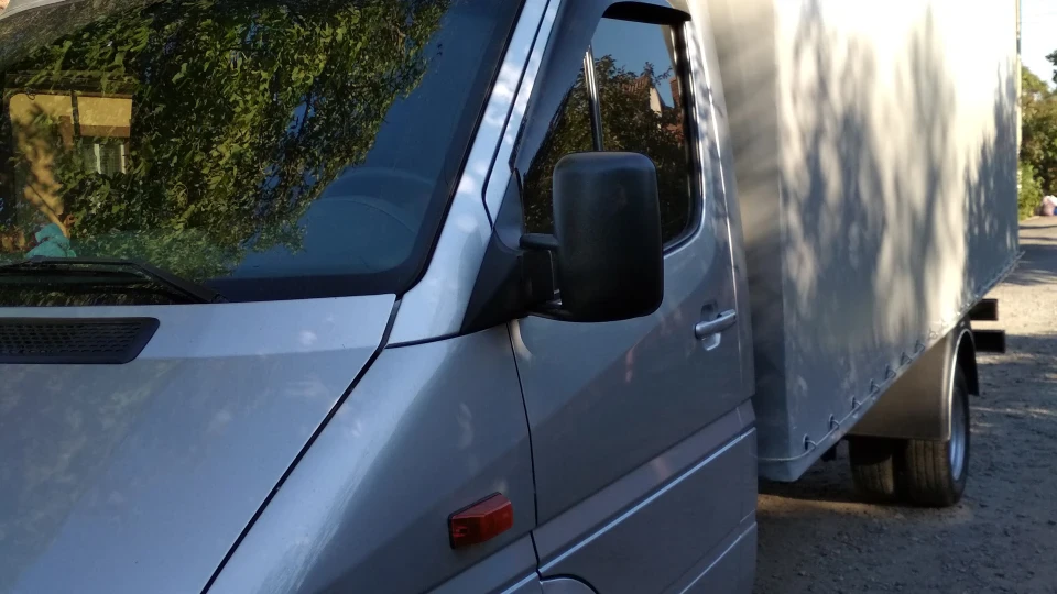 Mercedes-Benz Sprinter 413 CDI Silver. 3