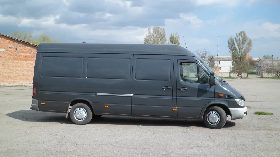 Mercedes-Benz Sprinter Чорно сірий 4