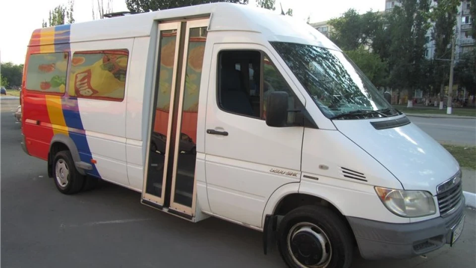 Mercedes-Benz Sprinter Freightliner 2