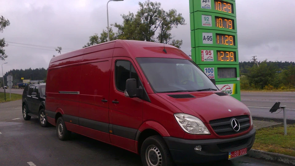 Mercedes-Benz Sprinter Raspberry 2