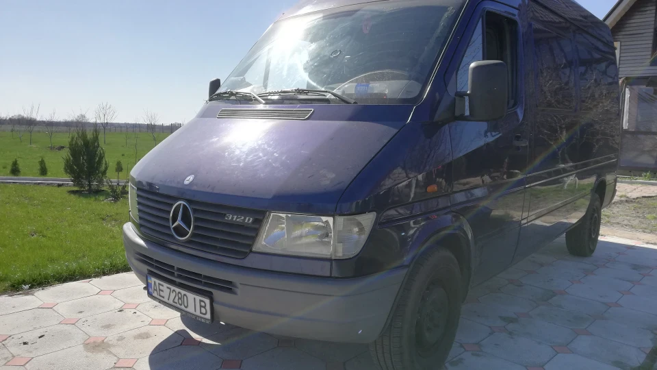 Mercedes-Benz Sprinter Stitch 4