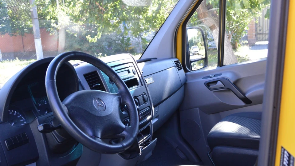 Mercedes-Benz Sprinter Жовтий настрій