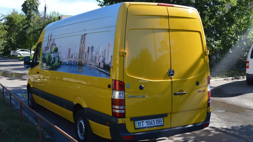 Mercedes-Benz Sprinter Жовтий настрій 3