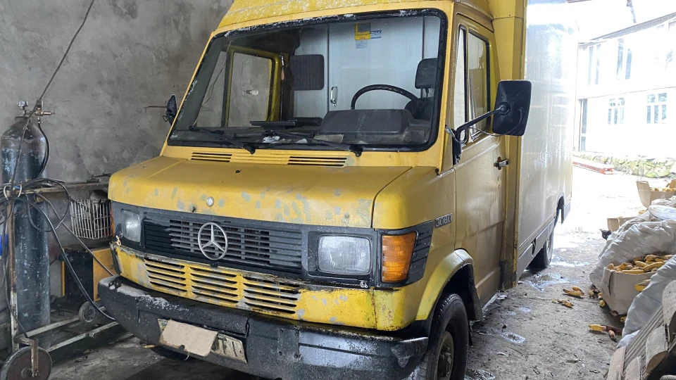 Mercedes-Benz T1 308 D ПОШТОВИК - ТРУДЯГА