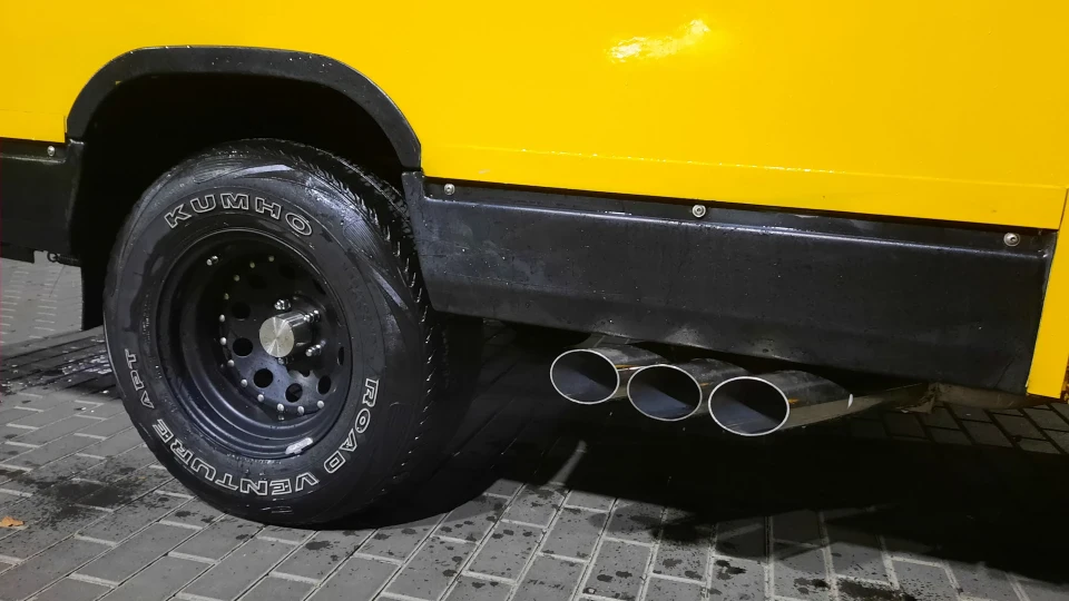 Mercedes-Benz T1 3.5 liter 6 cylinder