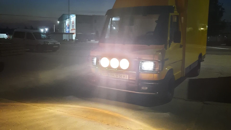 Mercedes-Benz T1 3.5 liter 6 cylinder 3