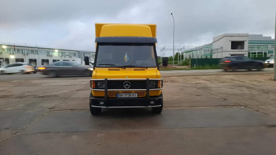 Mercedes-Benz T1 3.5 liter 6 cylinder 4