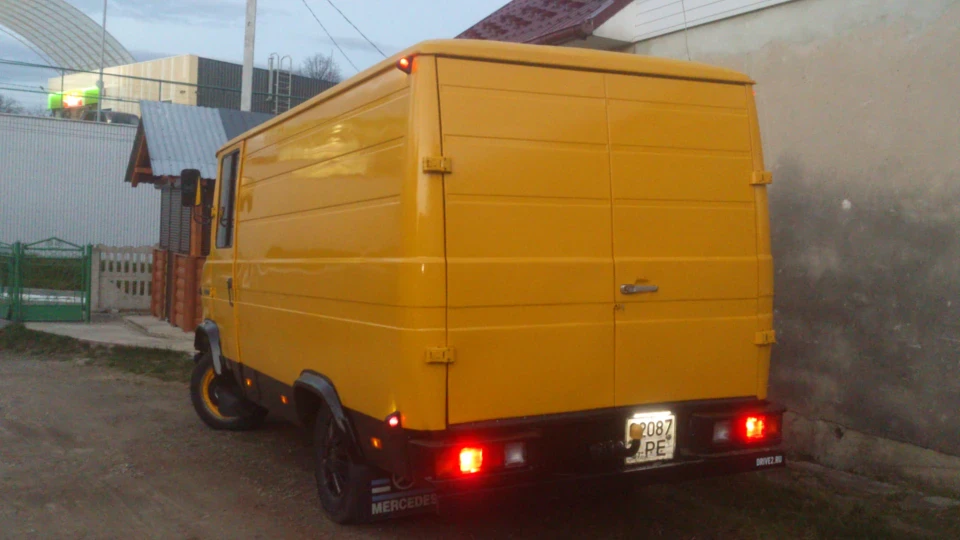 Mercedes-Benz T2 407 D 3