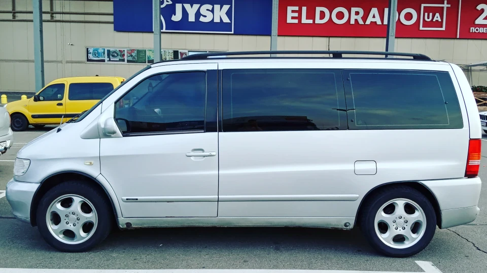 Mercedes-Benz V-Class 2