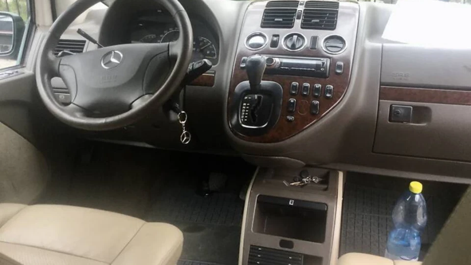 Mercedes-Benz V-Class 2