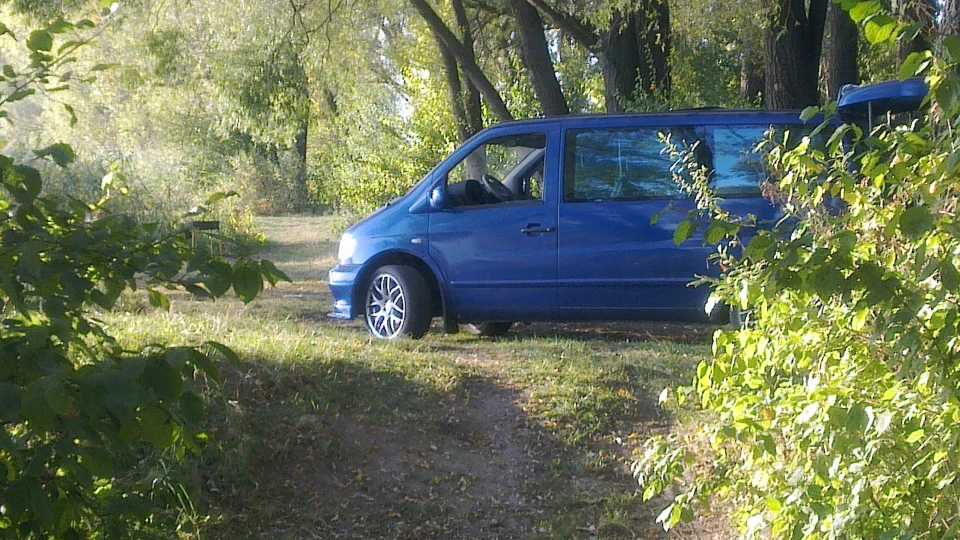 Mercedes-Benz V-Class 2
