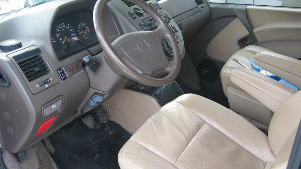 Mercedes-Benz V-Class 4