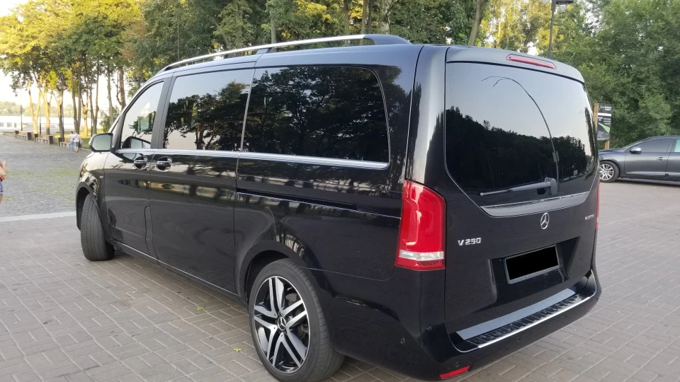 Mercedes-Benz V-Class 2