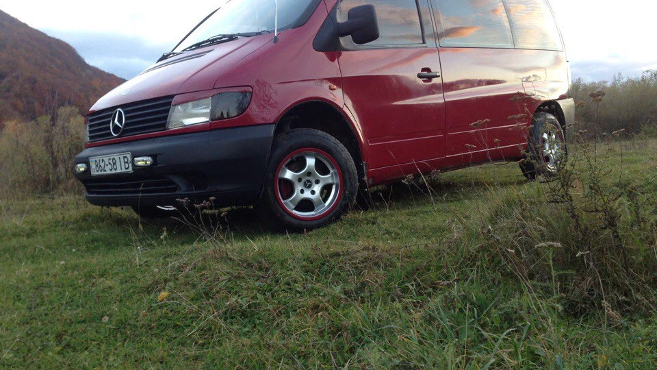 Mercedes-Benz Vito Червоний металік 2.3D 5