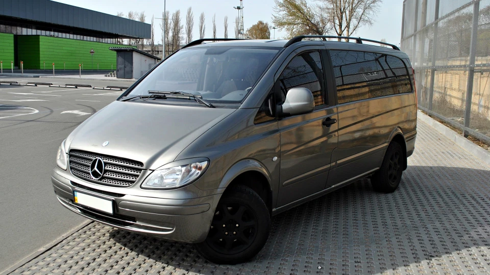 Mercedes-Benz Vito Мокрий асфальт 2