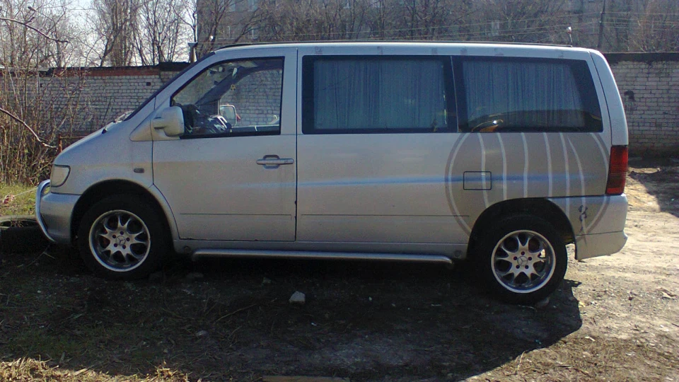 Mercedes-Benz Vito сріблястий металік