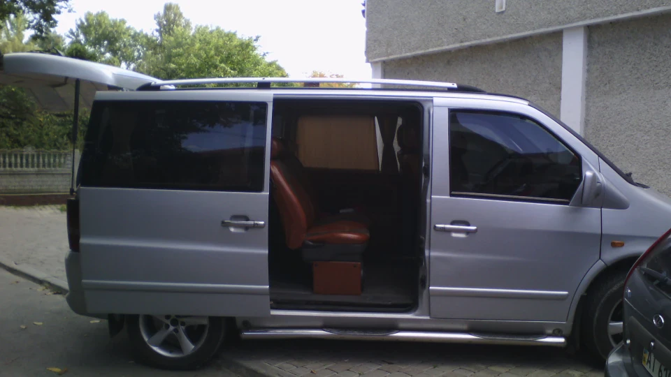 Mercedes-Benz Vito сірий автобус