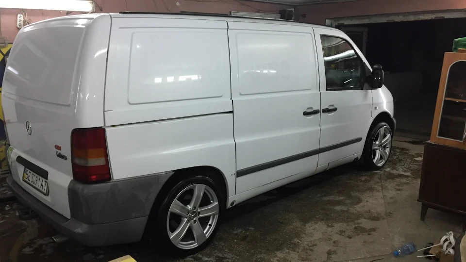 Mercedes-Benz Vito White BUS 110 5