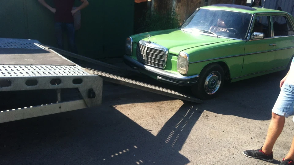 Mercedes-Benz W115 2