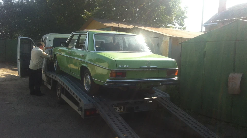 Mercedes-Benz W115 3