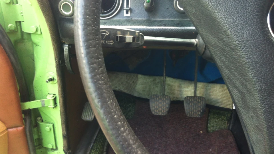Mercedes-Benz W115 5
